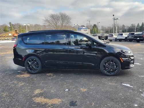 2026 Chrysler Pacifica L