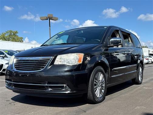 2013 Chrysler Town & Country Touring-L
