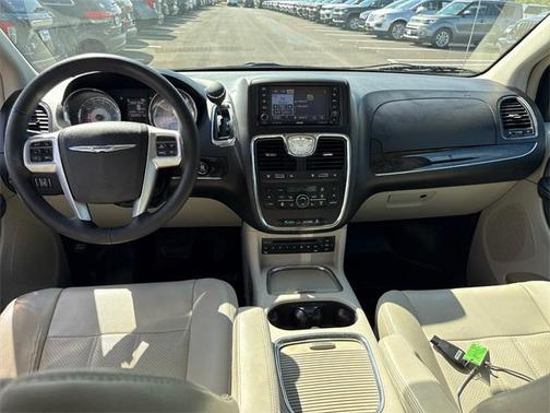 2013 Chrysler Town & Country Touring-L