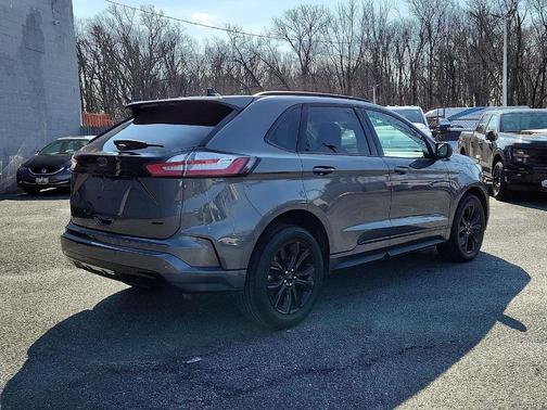 2022 Ford Edge SE