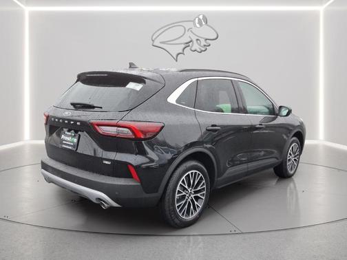 Agate Black 2025 Ford Escape PHEV