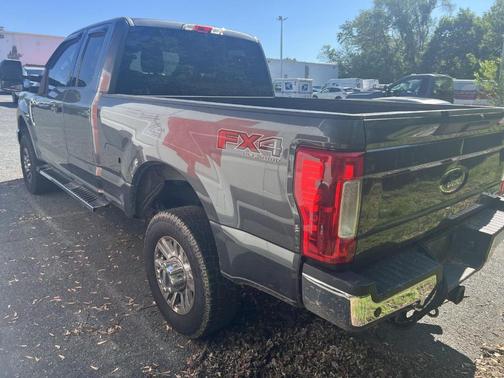 Magnetic Metallic 2017 Ford F-250 XLT