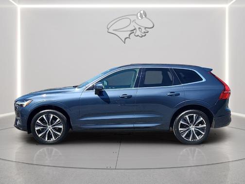Denim Blue Metallic 2022 Volvo XC60 B5 Momentum