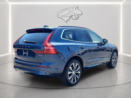 Denim Blue Metallic 2022 Volvo XC60 B5 Momentum