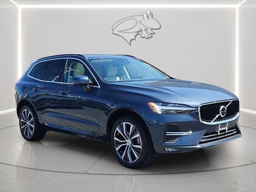 Denim Blue Metallic 2022 Volvo XC60 B5 Momentum