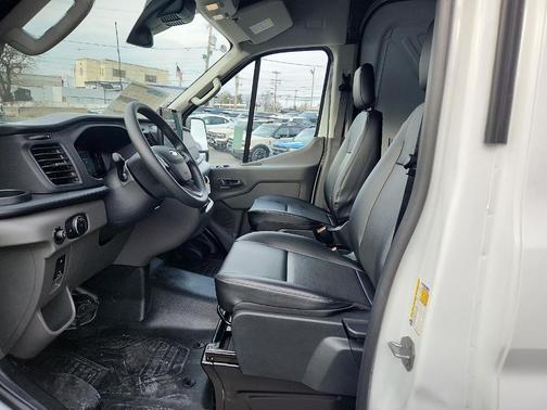 2026 Ford Transit-250 148 WB Medium Roof Cargo