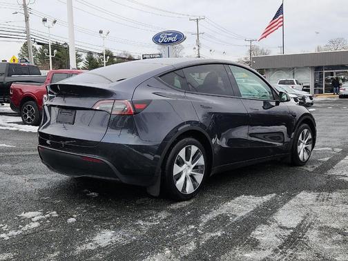 2024 Tesla Model Y Base