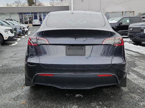 2024 Tesla Model Y Base