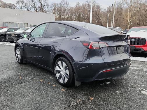 2024 Tesla Model Y Base