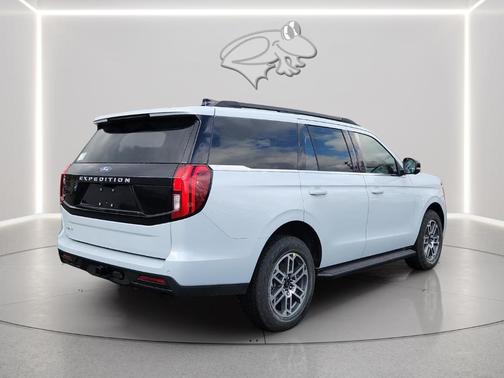 Space Silver 2026 Ford Expedition Active