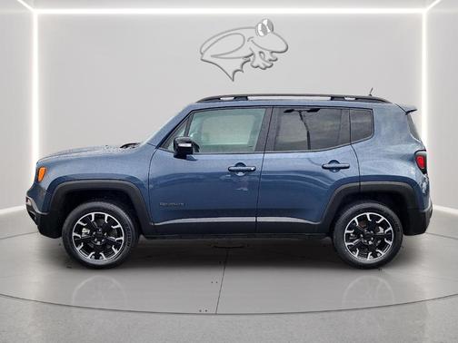 Slate Blue Pearlcoat 2023 Jeep Renegade Latitude
