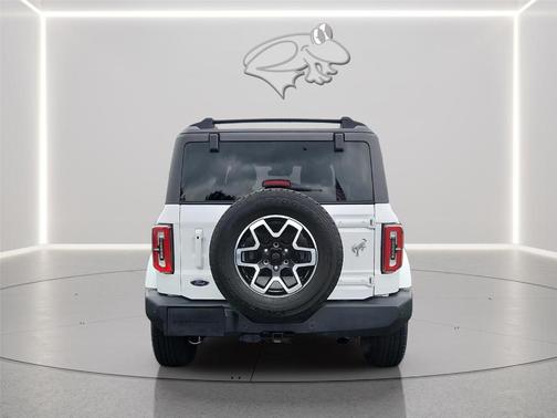 Oxford White 2023 Ford Bronco Outer Banks