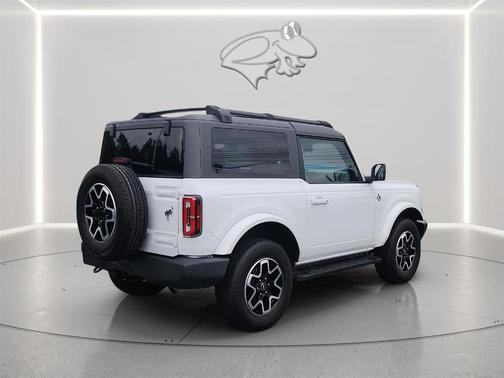 Oxford White 2023 Ford Bronco Outer Banks