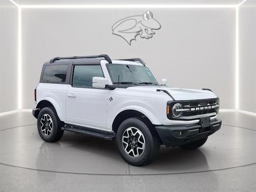 Oxford White 2023 Ford Bronco Outer Banks