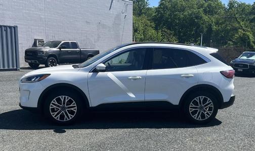 Star White 2022 Ford Escape SEL