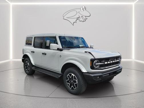 Avalanche Gray 2026 Ford Bronco Outer Banks