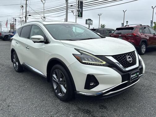 White 2023 Nissan Murano Platinum