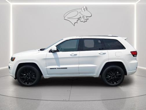 Bright White Clearcoat 2021 Jeep Grand Cherokee Laredo X