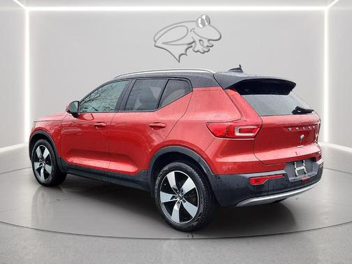 2019 Volvo XC40 T4 Momentum