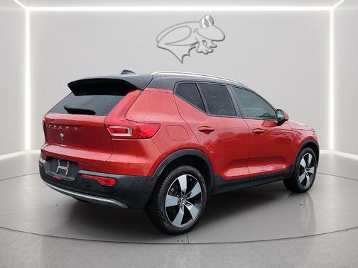 2019 Volvo XC40 T4 Momentum