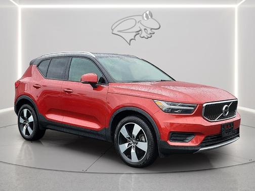 2019 Volvo XC40 T4 Momentum