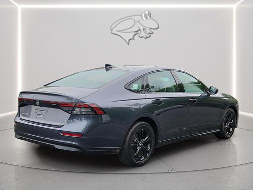 Meteorite Gray Metallic 2025 Honda Accord SE
