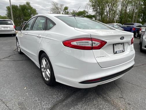 Photo 5 of 27 of 2016 Ford Fusion SE