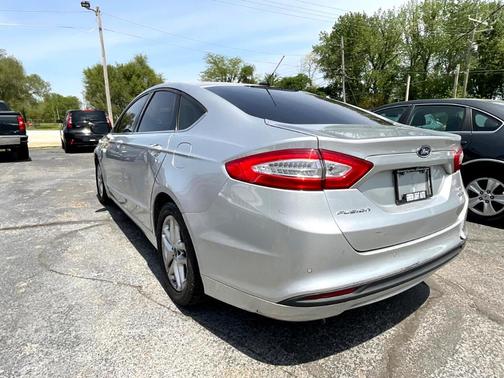 Photo 5 of 28 of 2015 Ford Fusion SE