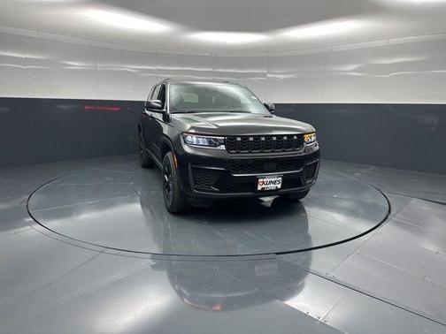 Diamond Black Crystal Pearlcoat 2026 Jeep Grand Cherokee Altitude