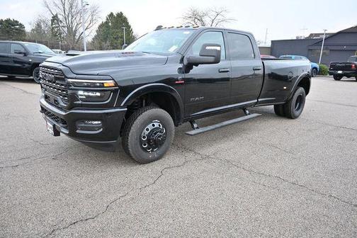 Diamond Black Crystal Pearlcoat 2026 RAM 3500 Limited Crew Cab 4x4 8' Box