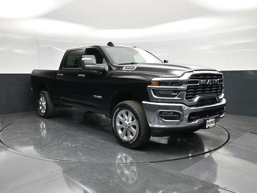 Diamond Black Crystal Pearlcoat 2026 RAM 2500 Big Horn Crew Cab 4x4 6'4' Box