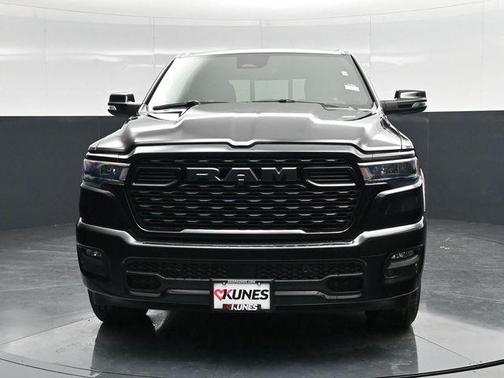 Diamond Black Crystal Pearlcoat 2026 RAM 1500 Big Horn/Lone Star