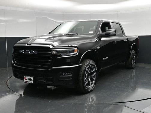 Diamond Black Crystal Pearlcoat 2026 RAM 1500 Laramie