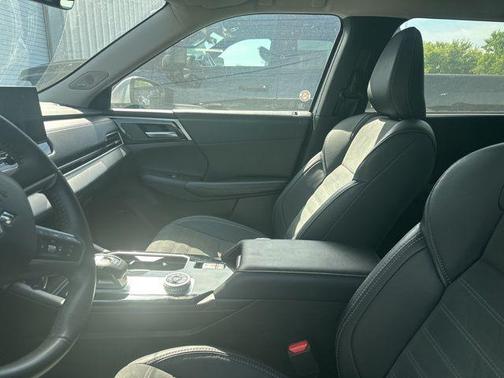 White 2025 Mitsubishi Outlander