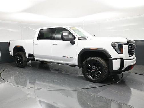 Summit White 2025 GMC Sierra 2500 AT4