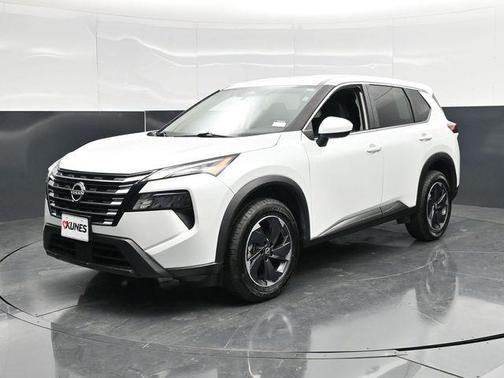 Everest White Pearl 2025 Nissan Rogue SV