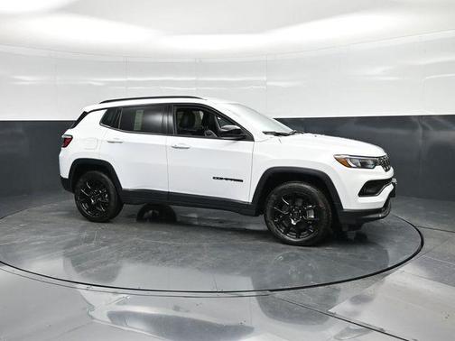 Bright White Clearcoat 2026 Jeep Compass Latitude