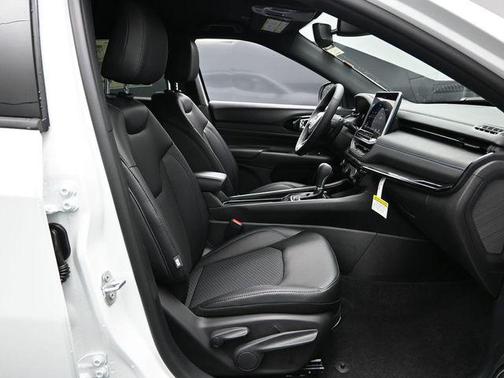 Bright White Clearcoat 2026 Jeep Compass Latitude
