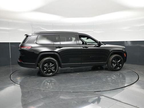 Diamond Black Crystal Pearlcoat 2026 Jeep Grand Cherokee L Limited