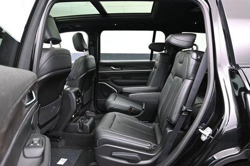 Diamond Black Crystal Pearlcoat 2026 Jeep Grand Cherokee L Limited