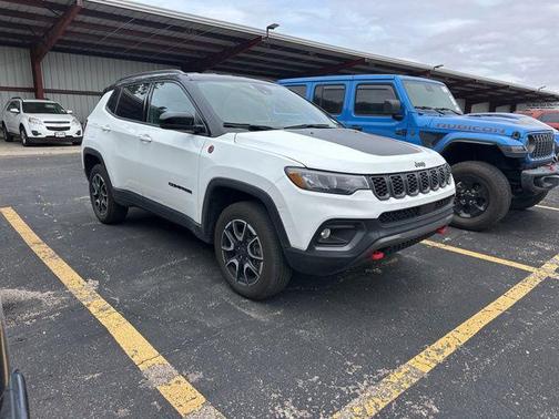 Bright White Clearcoat 2025 Jeep Compass Trailhawk