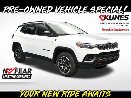 Bright White Clearcoat 2025 Jeep Compass Trailhawk