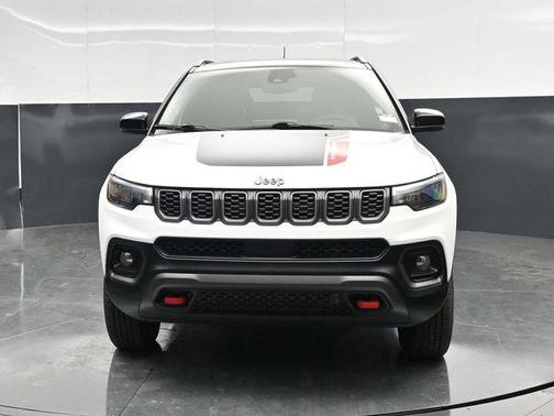 Bright White Clearcoat 2025 Jeep Compass Trailhawk