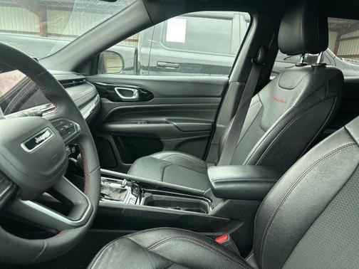 Bright White Clearcoat 2025 Jeep Compass Trailhawk