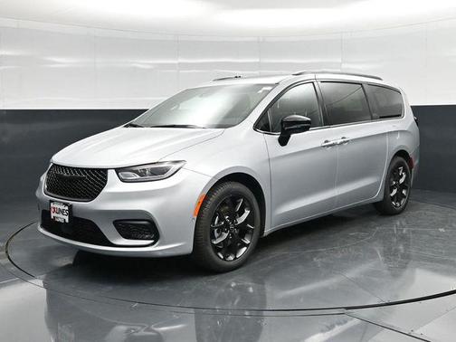 Silver Mist Clearcoat 2026 Chrysler Pacifica Limited