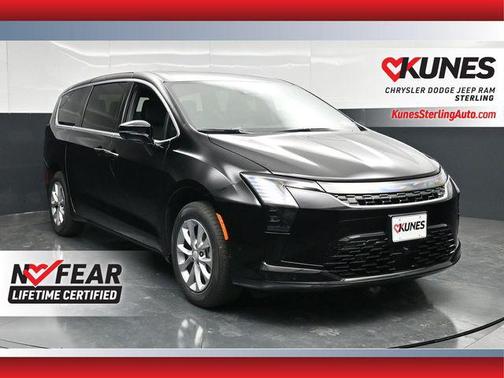 Diamond Black Crystal Pearlcoat 2027 Chrysler Pacifica L