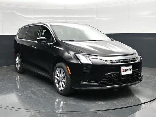 Diamond Black Crystal Pearlcoat 2027 Chrysler Pacifica L