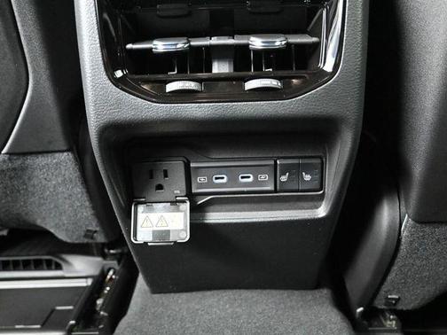 Diamond Black Crystal Pearlcoat 2026 Jeep Grand Cherokee Limited