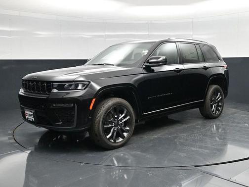 Diamond Black Crystal Pearlcoat 2026 Jeep Grand Cherokee Limited