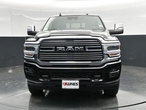 Diamond Black Crystal Pearlcoat 2024 RAM 2500 Laramie Crew Cab 4x4 6'4' Box